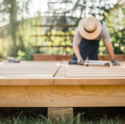 Construire une terrasse en bois : étapes essentielles